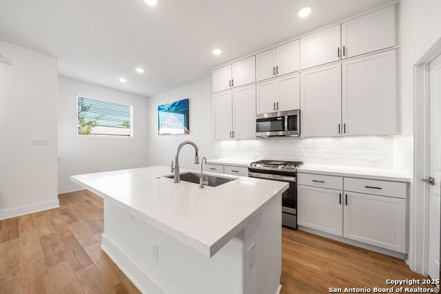 Image 10 of 32 For 8851 Oakland  Unit
