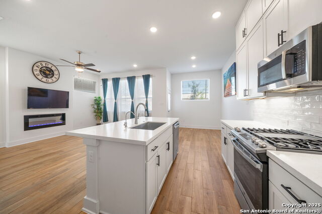 Image 11 of 32 For 8851 Oakland  Unit