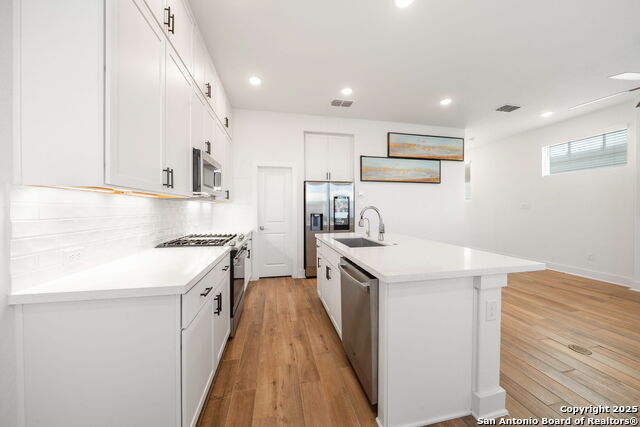 Image 12 of 32 For 8851 Oakland  Unit