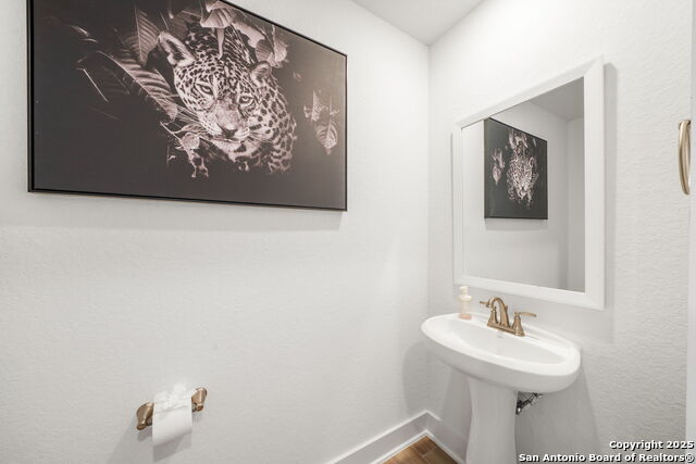 Image 16 of 32 For 8851 Oakland  Unit