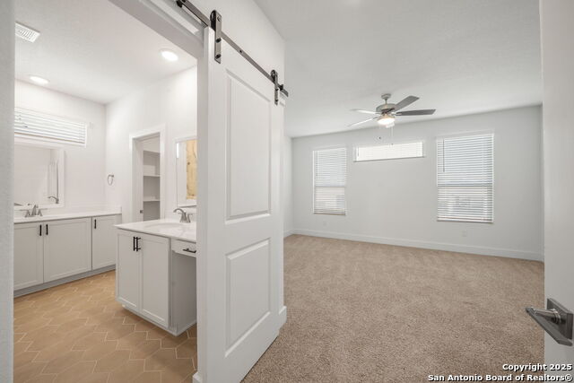 Image 17 of 32 For 8851 Oakland  Unit