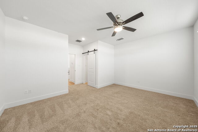 Image 19 of 32 For 8851 Oakland  Unit