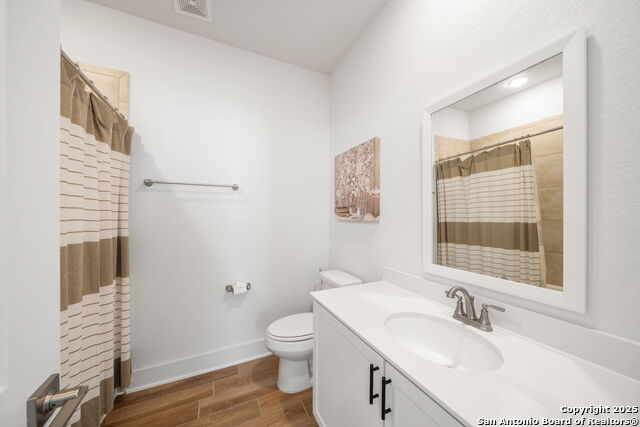 Image 24 of 32 For 8851 Oakland  Unit