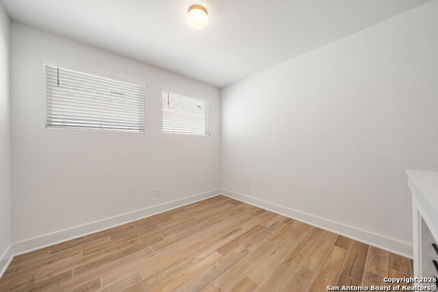 Image 26 of 32 For 8851 Oakland  Unit