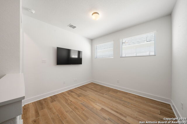 Image 28 of 32 For 8851 Oakland  Unit