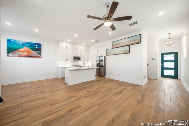 Image 7 of 32 For 8851 Oakland  Unit