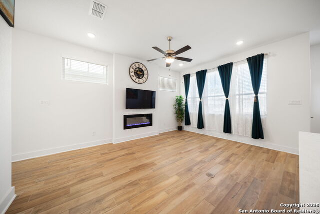 Image 9 of 32 For 8851 Oakland  Unit
