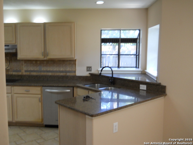 Image 7 of 20 For 14402 Alameda Ridge