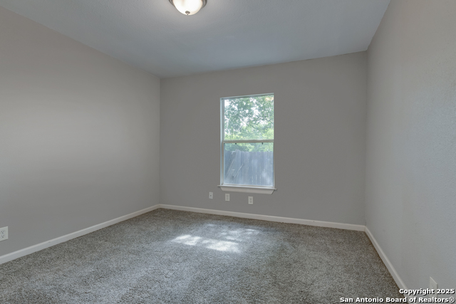 Listing photo id 13 for 4342 Lehman Dr.