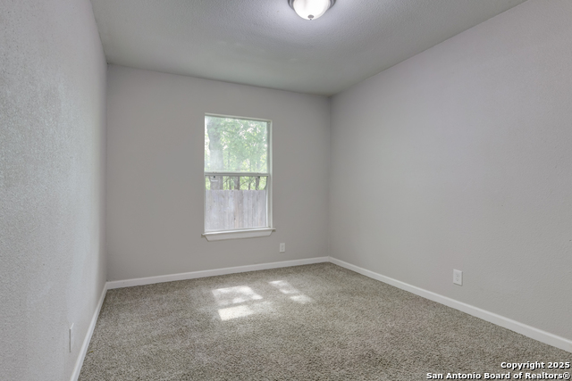 Listing photo id 14 for 4342 Lehman Dr.