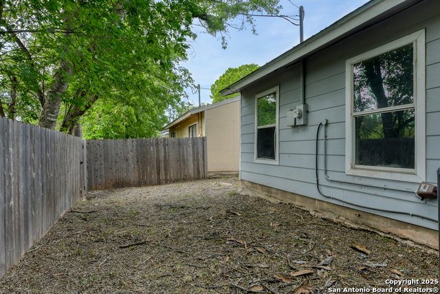 Listing photo id 7 for 4342 Lehman Dr.