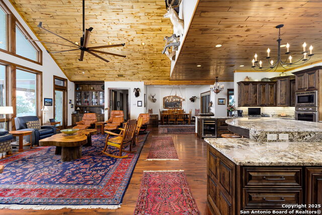 Listing photo id 9 for 211 Poehnert