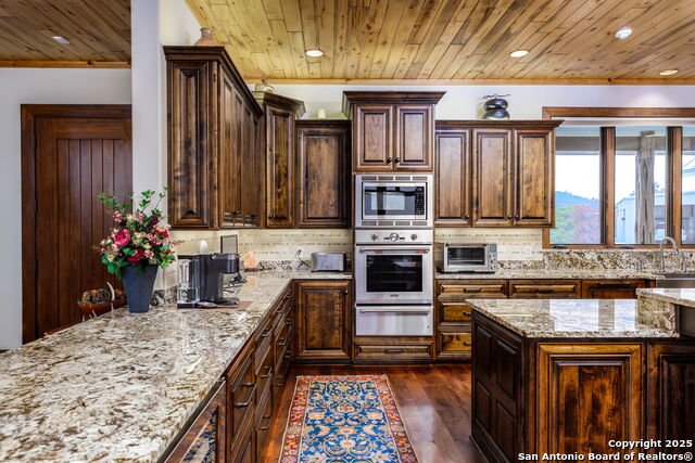 Listing photo id 11 for 211 Poehnert