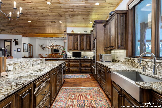 Listing photo id 14 for 211 Poehnert