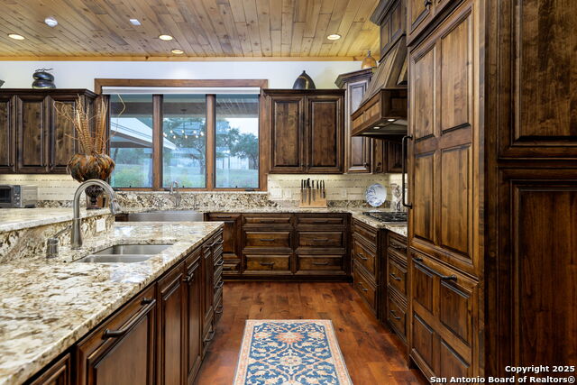 Listing photo id 15 for 211 Poehnert