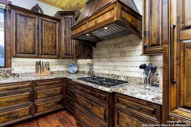 Listing photo id 16 for 211 Poehnert