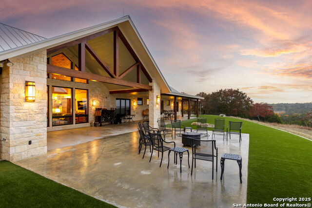 Listing photo id 0 for 211 Poehnert