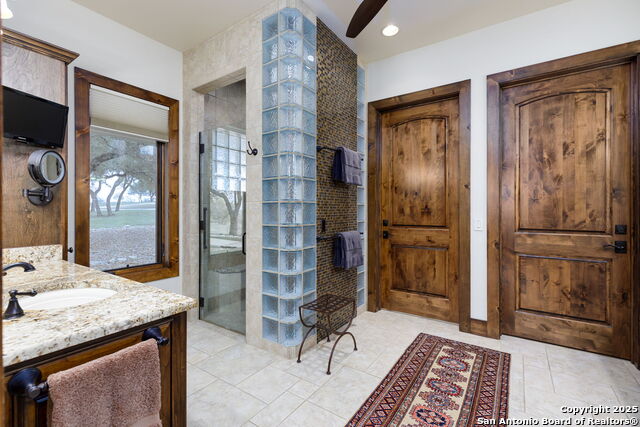 Listing photo id 19 for 211 Poehnert