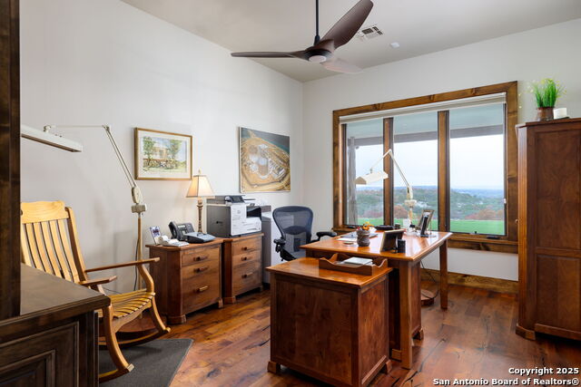 Listing photo id 21 for 211 Poehnert