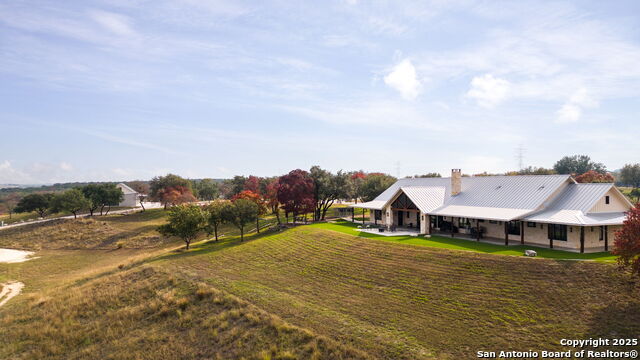 Listing photo id 27 for 211 Poehnert