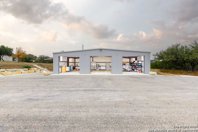 Listing photo id 31 for 211 Poehnert
