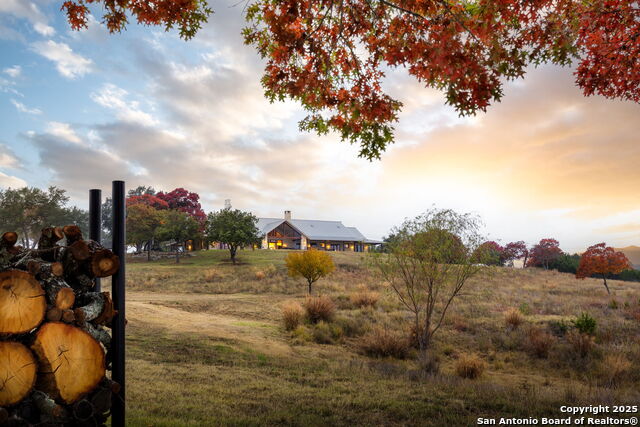 Listing photo id 32 for 211 Poehnert