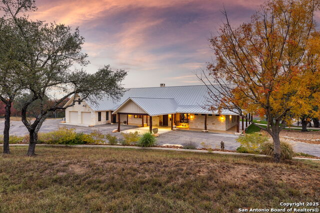 Listing photo id 3 for 211 Poehnert