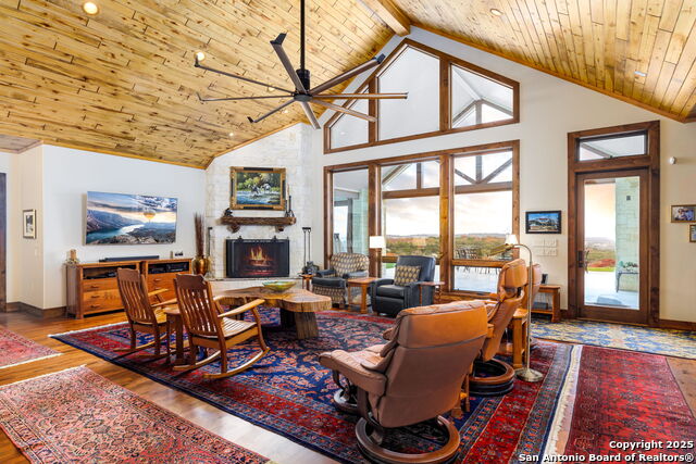 Listing photo id 5 for 211 Poehnert