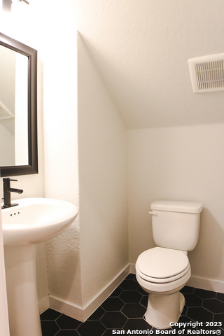 Image 5 of 14 For 5843 Whitby Rd  4