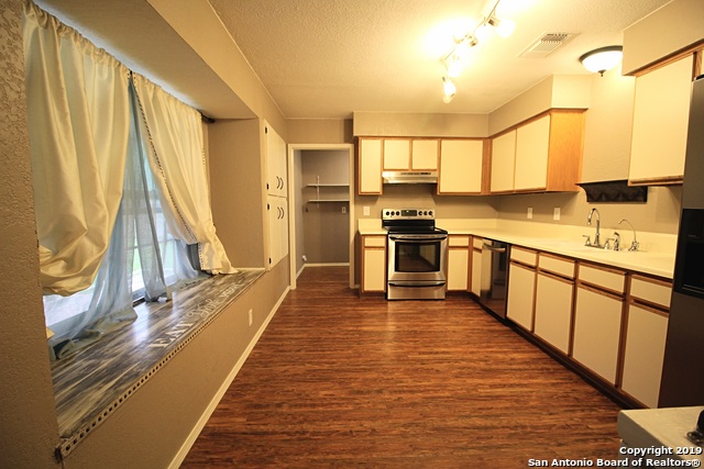 Image 3 of 16 For 5638 Creekwood St