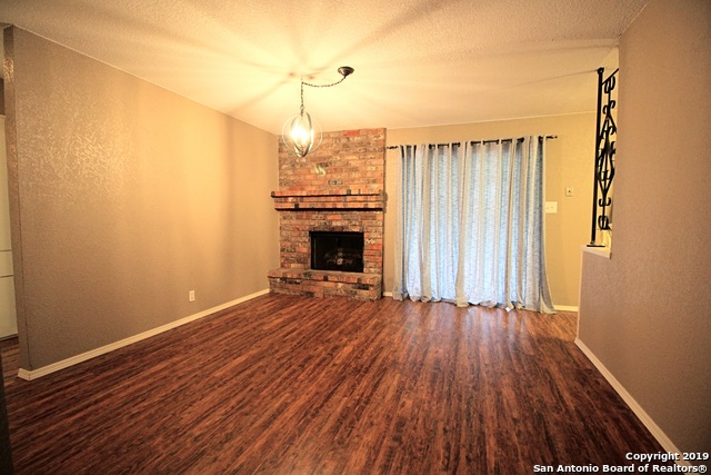 Image 4 of 16 For 5638 Creekwood St