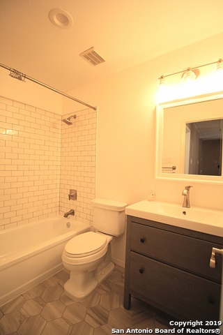 Image 5 of 16 For 5638 Creekwood St