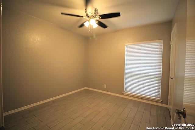 Image 6 of 16 For 5638 Creekwood St