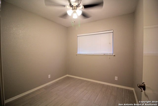 Image 7 of 16 For 5638 Creekwood St