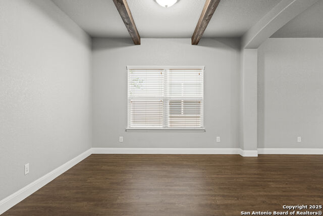 Listing photo id 13 for 10307 Royal Est
