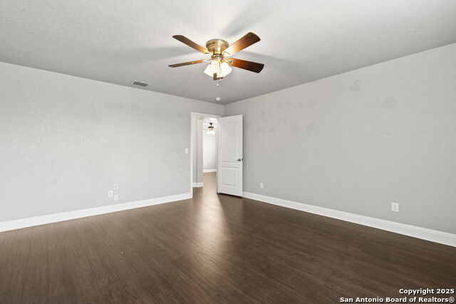 Listing photo id 24 for 10307 Royal Est