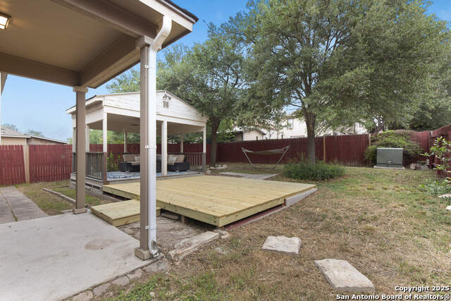 Listing photo id 28 for 10307 Royal Est