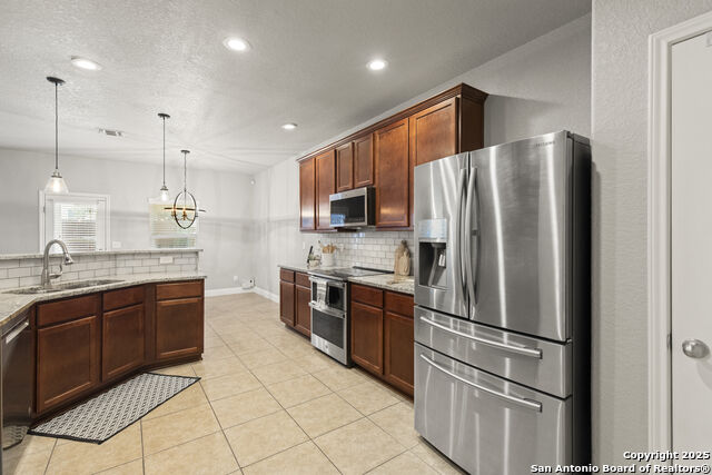 Listing photo id 5 for 10307 Royal Est