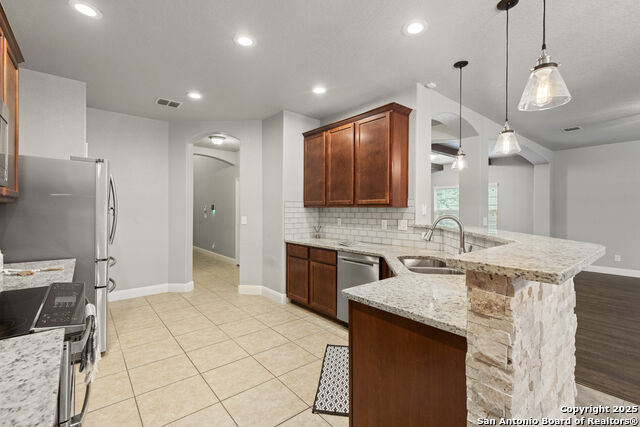 Listing photo id 7 for 10307 Royal Est