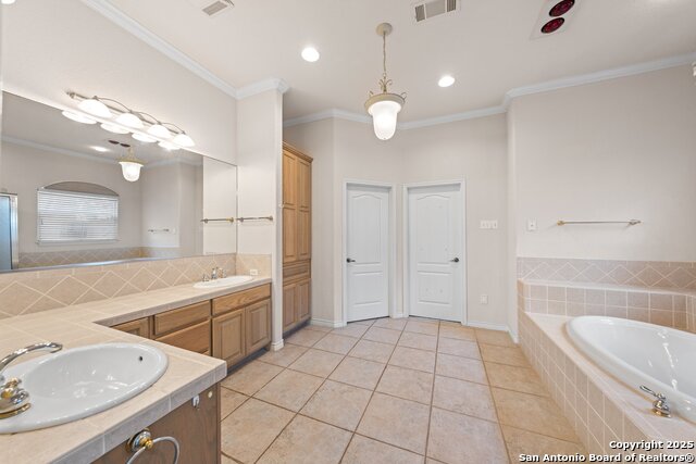 Image 14 of 37 For 2001 Crown Ridge