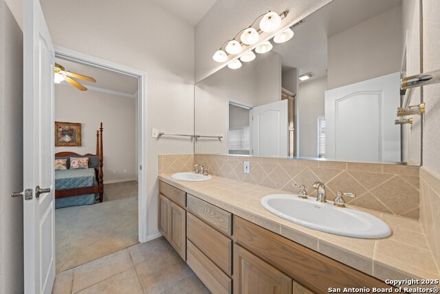 Image 17 of 37 For 2001 Crown Ridge