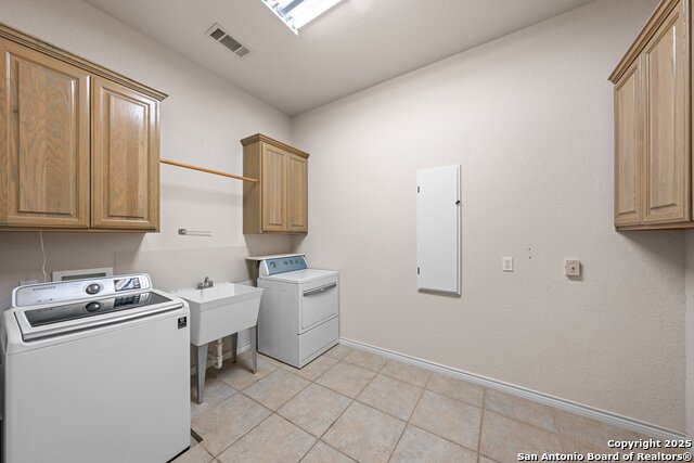 Image 20 of 37 For 2001 Crown Ridge