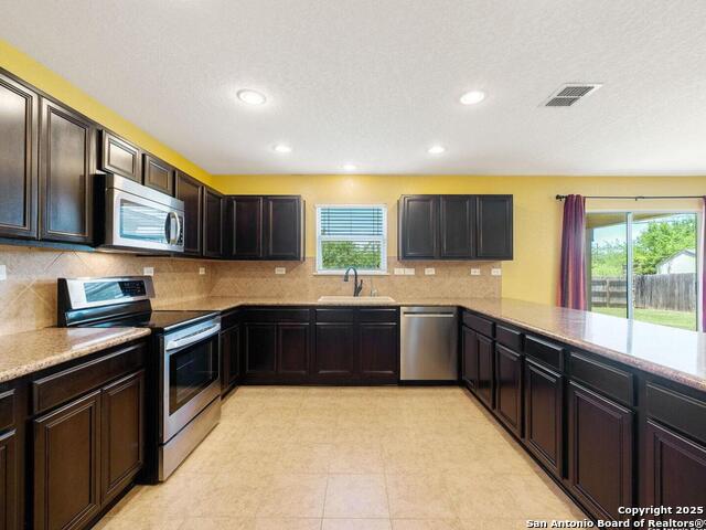 Listing photo id 10 for 7923 Martinelli