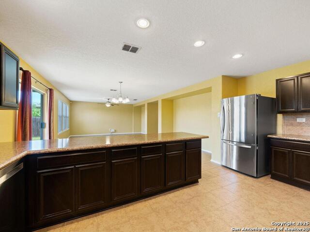Listing photo id 11 for 7923 Martinelli