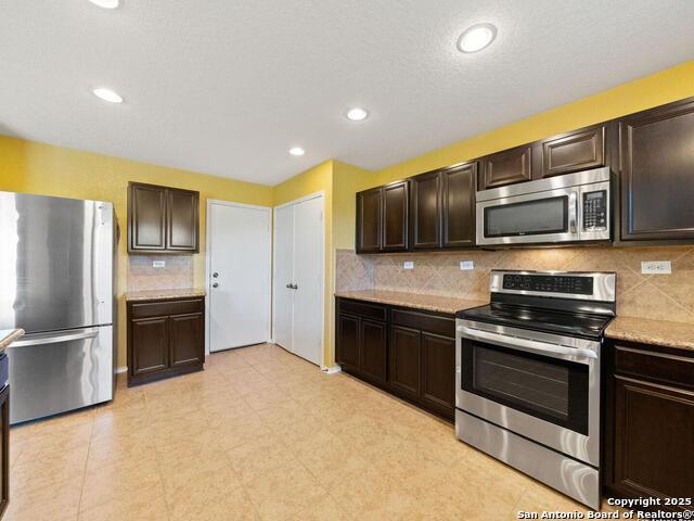 Listing photo id 12 for 7923 Martinelli