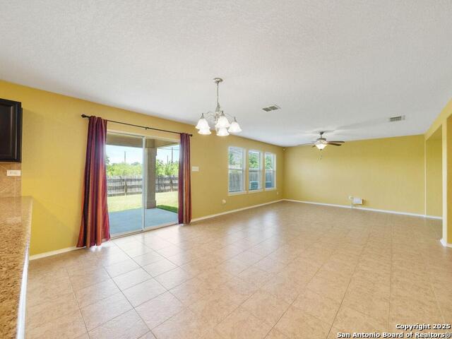 Listing photo id 13 for 7923 Martinelli