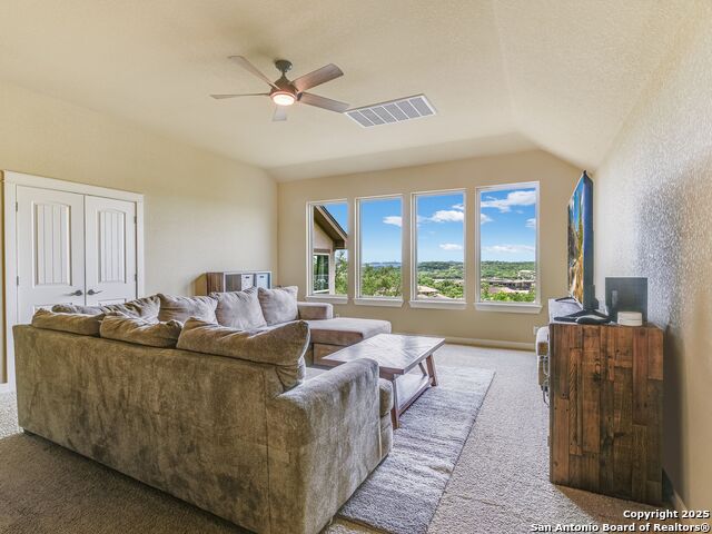 Listing photo id 11 for 8626 Napa Landing