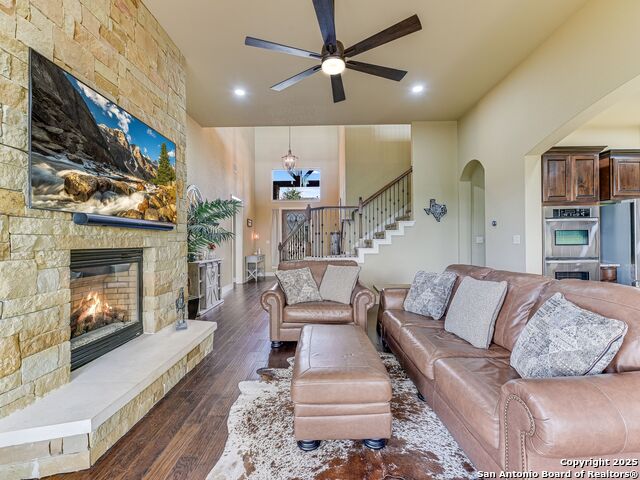 Listing photo id 4 for 8626 Napa Landing