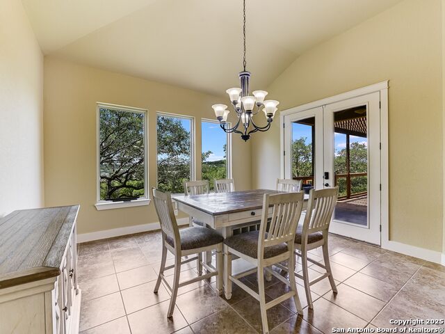 Listing photo id 5 for 8626 Napa Landing