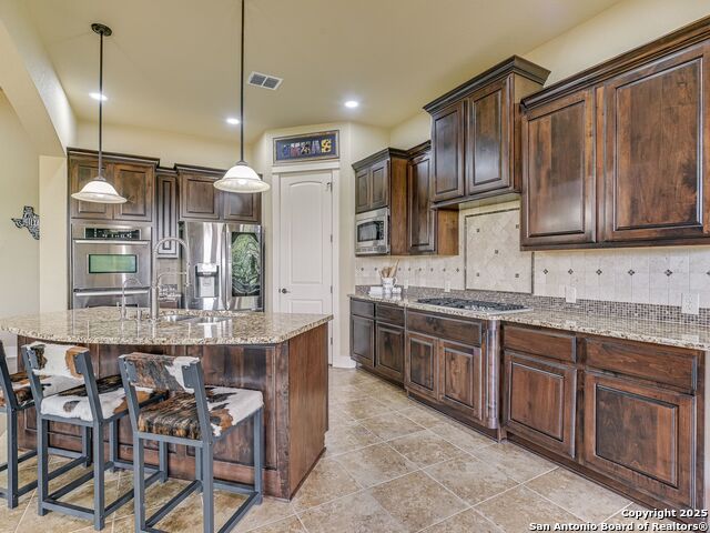 Listing photo id 6 for 8626 Napa Landing